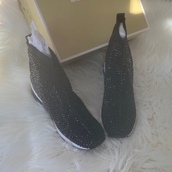 🌟MICHAEL KORS SKYLER BOOTIE🌟 - Picture 2 of 10